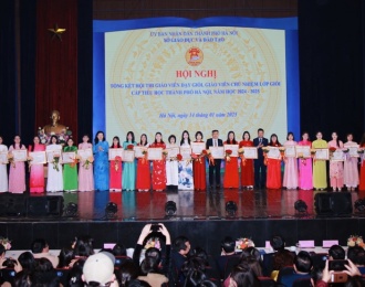 Hanoi recognizes top 150 primary school teachers