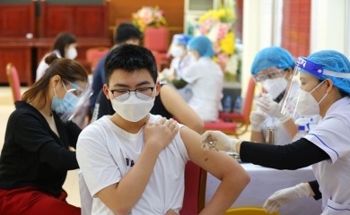 Hanoi encourages parents to keep vaccinating children