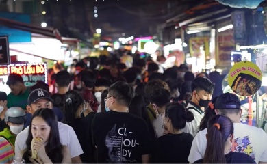 Street food challenge in Vietnam with just US$5 