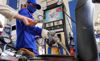 Vietnamese Gov’t further cut taxes on petrol products