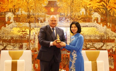 Hanoi, St. Petersburg boost cooperation in culture, urban management