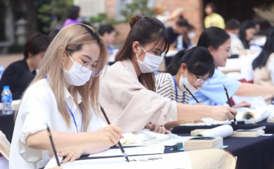 Vietnamese students with Korean calligraphy: Cultures connected 