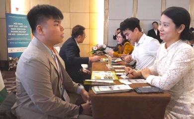 Vietnam urged to strengthen trade connection with foreign businesses