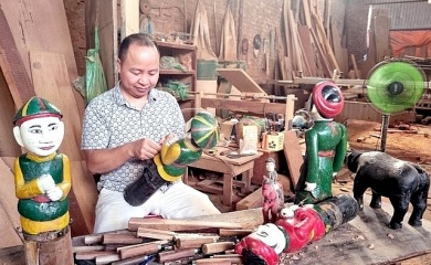 Hanoi commits to environmental protection in craft village development