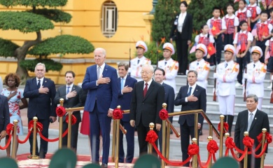 General Secretary Nguyen Phu Trong hosts reception to welcome US President Joe Biden