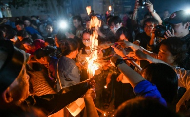 Hanoi: Unique fire-finding ritual for luck