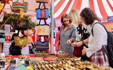 Hanoi agricultural and handicraft product week attracts locals and foreigners