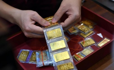 Central bank to auction gold to calm domestic market