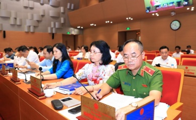 Hanoi lawmakers approve socio-economic plan for H2