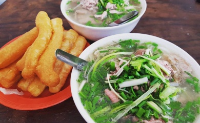 Hanoi's pho bo in top 10 Vietnamese specialties 