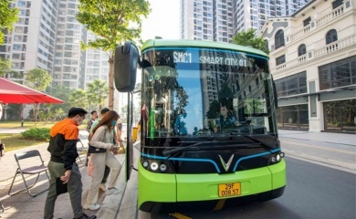 Hanoi targets up to 90% electric and green energy buses by 2030