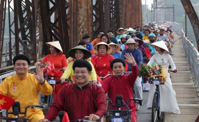 Exploring Hanoi's heritages by bike  