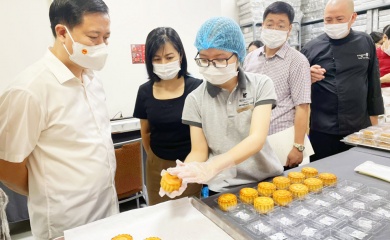 Moon cake quality controlled in Hanoi