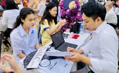 Hanoi's economic growth spurs recruitment drive across sectors