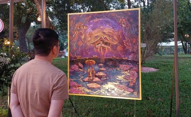 Sacred and mysterious Hanoi in lacquer painting