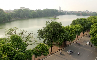 Hanoi plans to restrict polluting vehicles around Hoan Kiem Lake