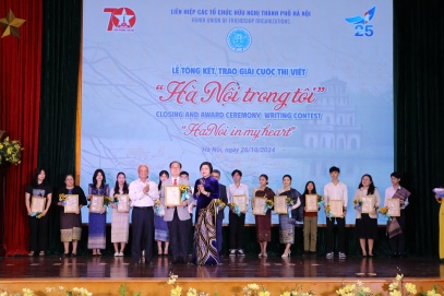 South Korean professor wins special prize in Hanoi writing contest