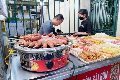 Heavy fines for unhygienic street vendors in Hanoi