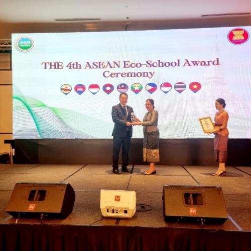 Vietnamese schools and young eco-champions honored with ASEAN awards